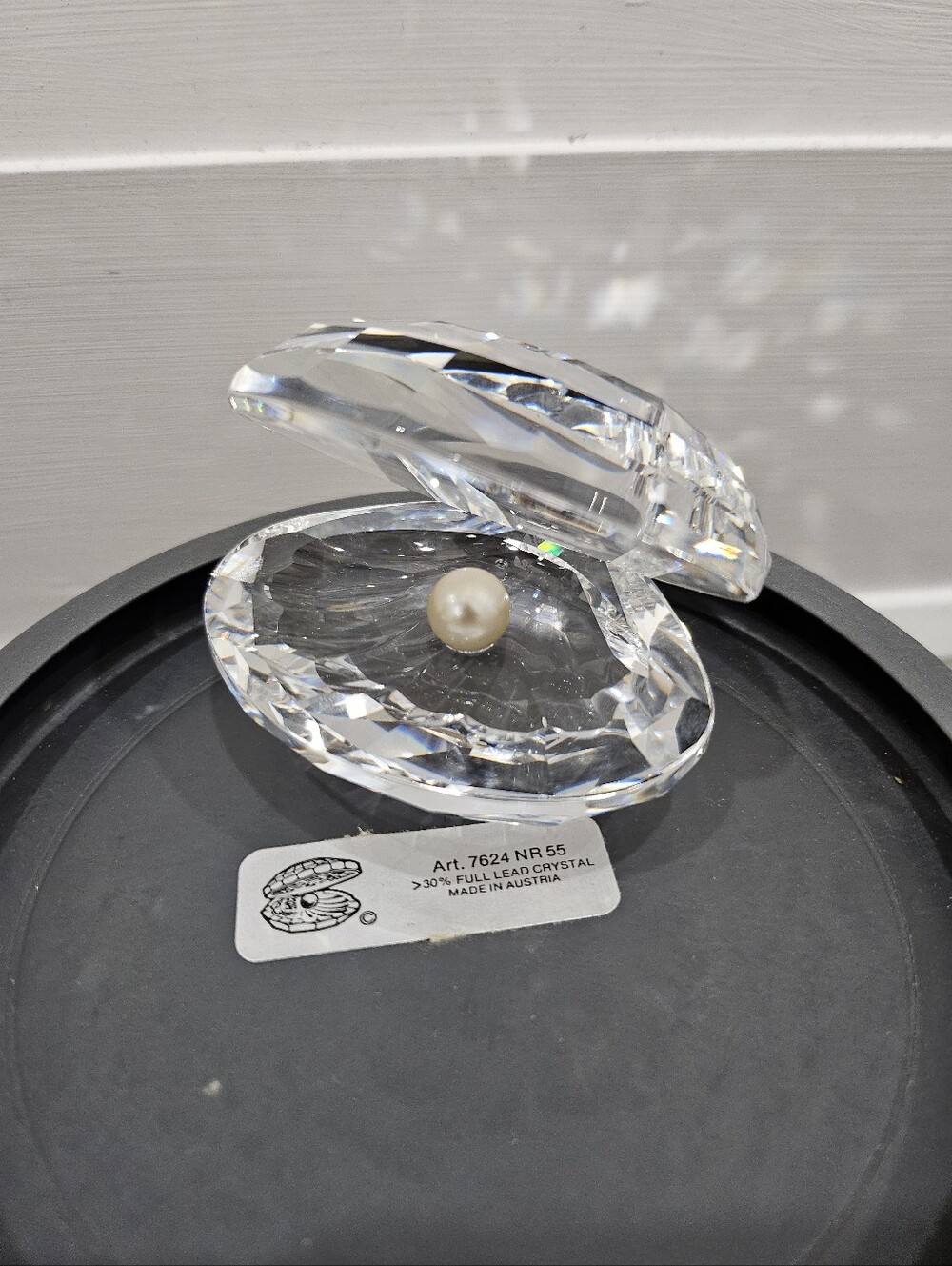 Swarovski Crystal Clam Shell With Pearl
